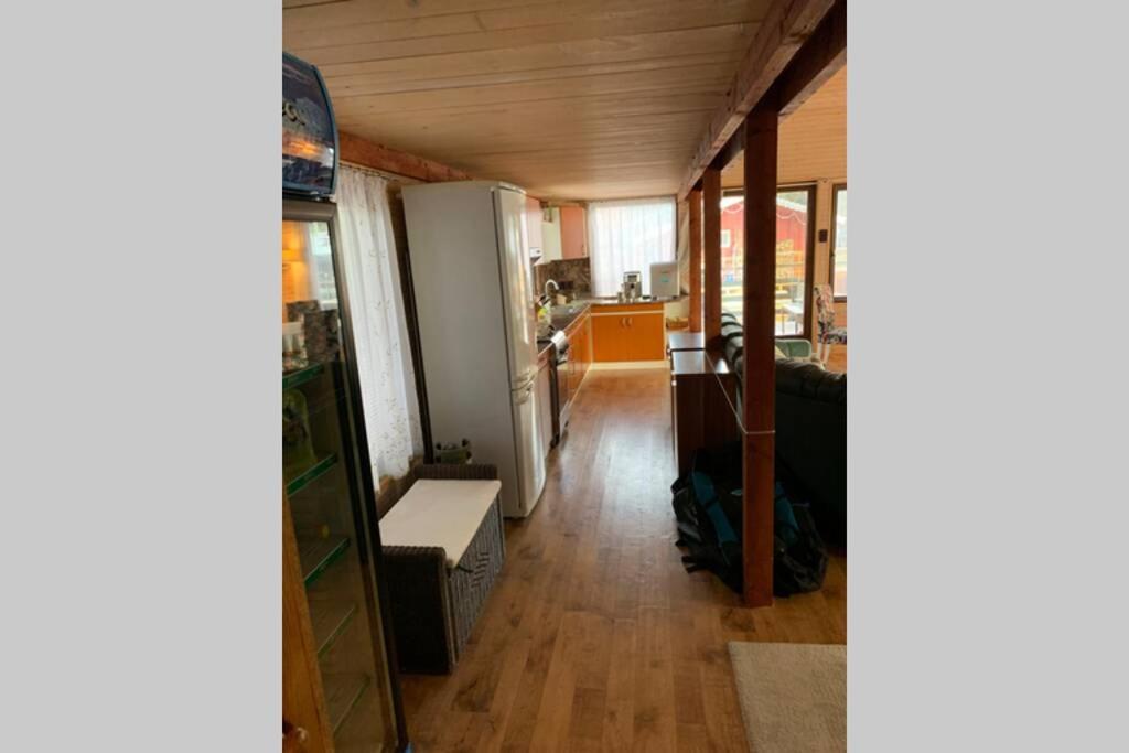 Houseboat - Beacon Of Happiness Hotel Bratislava Exterior photo