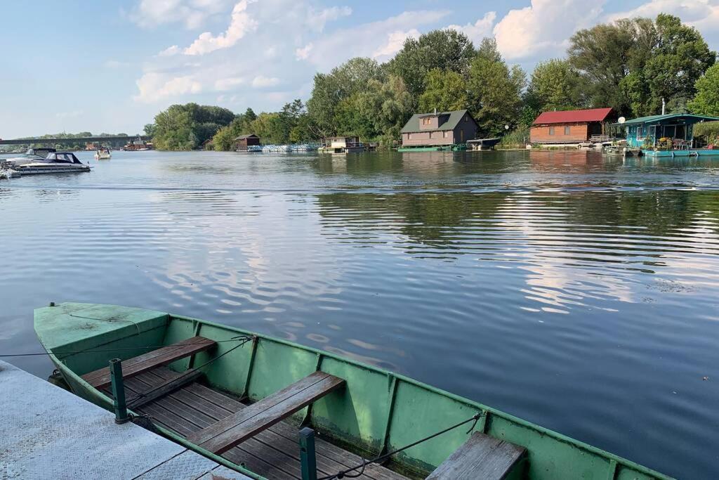 Houseboat - Beacon Of Happiness Hotel Bratislava Exterior photo